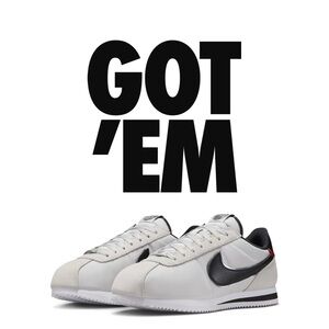 Nike White and Black Sneakers